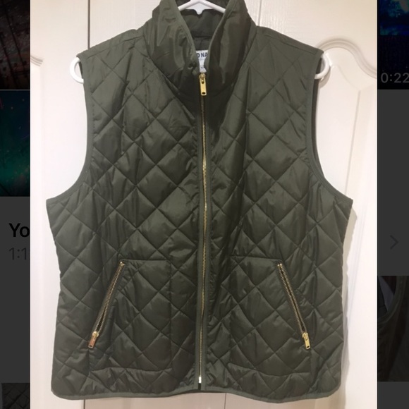 Olive Green Vest (size: L) - Picture 2 of 5